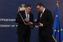 Dodik odlikovao Vučića najvišim ordenom Republike Srpske