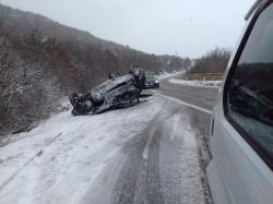 Требиње-Билећа: Возило се преврнуло на кров, жена повријеђена