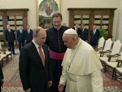 Путин добио од папе медаљу Анђела миротворца