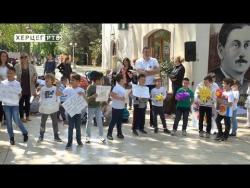 Djeca iz 'Naše radosti' na Trgu slobode crtali i plesali u čast planete Zemlje (VIDEO)
