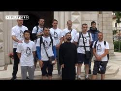 Trebinjci pješke krenuli na pokloničko putovanje pod Ostrog (VIDEO)