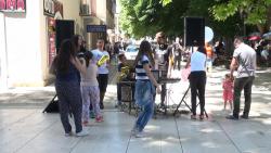 Средњошколци приредили перформанс за Софију