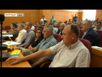 Опозиција бојкотује рад скупштине због Душана Kовача (ВИДЕО)