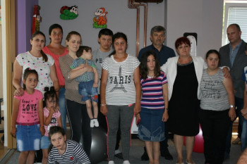 Министарка Давидовић у Невесињу уручила донације 