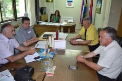 Mještani Zovog Dola blokiraki saobraćaj zbog zatvaranja pošte