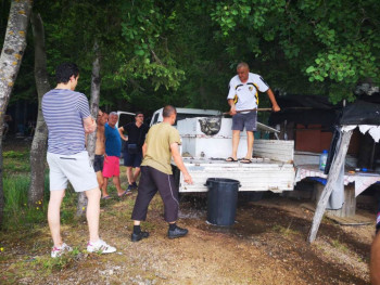 Sportski ribolovci iz Nevesinja izvršili poribljavanje jezera Alagovac