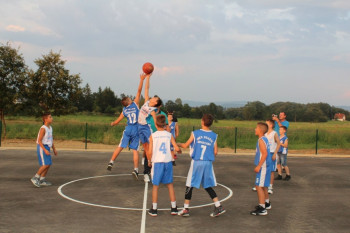 Невесиње: У Батковићима отворен спортски терен за дјецу и омладину 