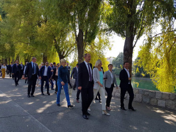 Premijerke Srpske i Srbije u šetnji Trebinjem (FOTO)