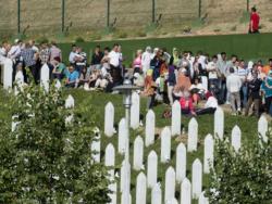 Komemoracija u Potočarima, Vučić dočekan zvižducima