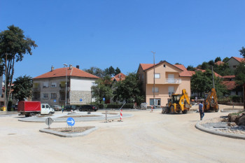 Невесиње: Привремени режим саобраћаја због асфалтирања кружног тока