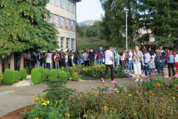 Невесиње: Почела настава за 1.054 основца и 487 средњошколаца