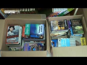 Doktorica Dubravka Perotić biblioteci u Trebinju poklonila 460 knjiga (VIDEO)