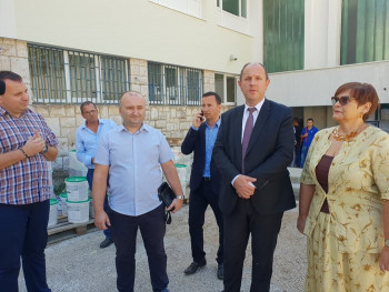 Rekonstrukcija srednjoškolskog centra u Trebinju pri kraju: Gradonačelnik Petrović  obišao radove 