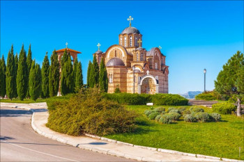 'Вечерње новости' о Требињу: У граду камена и вина гледају се Дучић и Његош