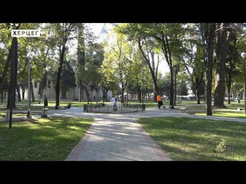У Градском парку у Требињу почела садња дрвећа и украсних грмова (ВИДЕО)