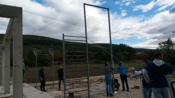 Bileća: U toku radovi na izgradnji teretane na otvorenom u naselju Jezerine