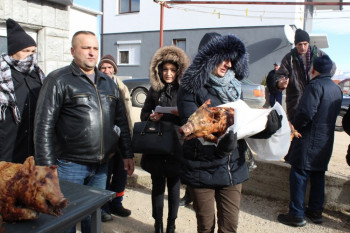 Невесиње: Милан Зуровац поклонио божићне веселице социјално угроженим породицама