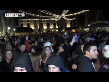 СРЕЋНА НОВА ПРАВОСЛАВНА: Погледајте како је дочекана у Требињу (ВИДЕО)