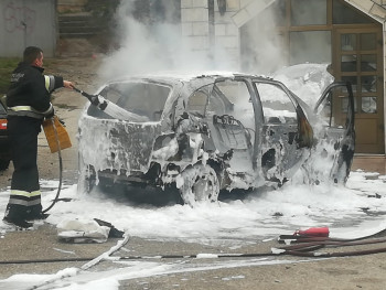 Требиње: Изгорјело возило