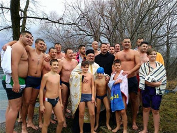 Osmogodišnji Pavle Žerajić prvi doplivao do časnog krsta u Mostaru