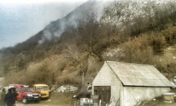 GACKO: Vatrogasci na terenu, požari pod kontrolom (FOTO)