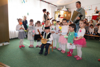 Гацко: Осмомартовска приредба у Дјечијем вртићу (ФОТО)