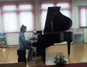 Nevesinje: Prva nagrada za pijanistkinju Lanu Terzić