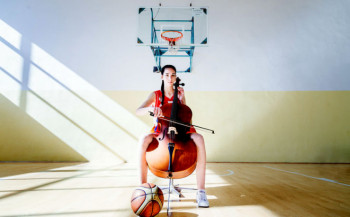 Требињка Ана Милановић  - виртуоз са лоптом и виолончелом