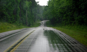 Prebacite u manju brzinu, kolovozi vlažni i klizavi