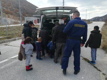 Откривена већа група миграната међу којима има и мале дјеце и трудница