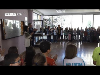 Nova sportska oprema za OŠ 'Vuk Karadžić': Donacija Ministarstva porodice, omladine i sporta (VIDEO)