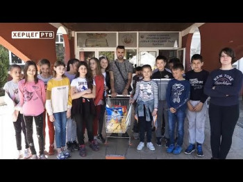 Основци прикупили храну за псе у прихватилишту (ВИДЕО)