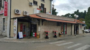 PU Trebinje: Polomili pult i staklenu vitrinu