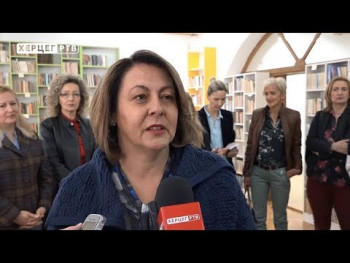 Aktiv žena SNSD-a Trebinje donirao knjige Narodnoj biblioteci (VIDEO)