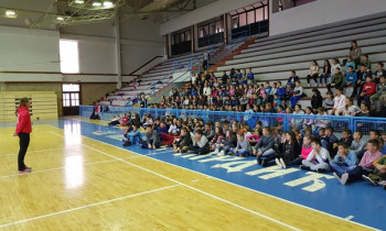 Članovi atletske reprezentacije Srbije organizovali edukacioni čas za trebinjske osnovce