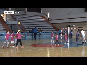 Семинар на тему 'Мини рукомет у основним школама' одржан у Требињу (ВИДЕО)