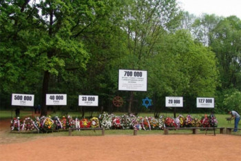 Donja Gradina: Položeni vijenci na grobnom polju Topole