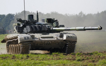 Руски тенк и хеликоптери стигли у Србију