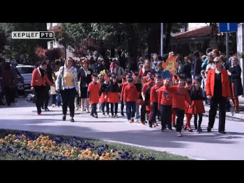 Cvjetni karavan prodefilovao ulicama Trebinja (VIDEO)