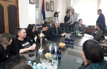Гацко: Начелник Радмиловић угостио најбоље основце и средњошколце