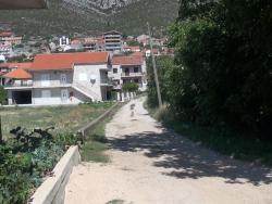 На асфалтирање улице чекају 30 година