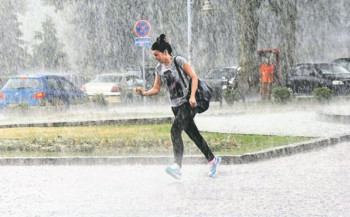 Не излазите без кишобрана, очекују се пљускови и грмљавина