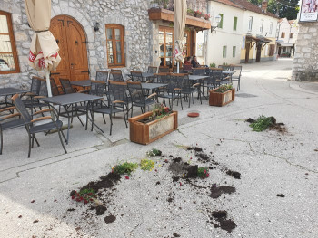 Vandali divljali i lomili u Starom gradu