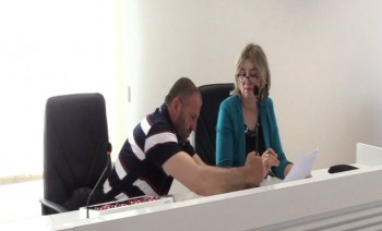 Kворума нема, али циркуса не фали