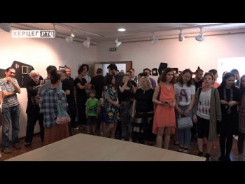 ИЗЛОЖБА СТУДЕНАТА ЛИKОВНЕ АKАДЕМИЈА - KРЕАТИВНОСТ У ПУНОМ СЈАЈУ (ВИДЕО)