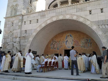 Trojičindanski sabor u Podgorici: Policija hapsila građane i zaustavljala sveštenstvo i autobuse