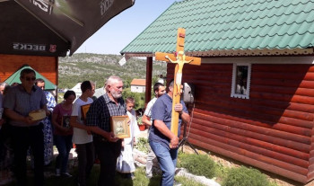 Прослављена слава и освештан конак манастира Светог Јована Kронштатског на Kоритима