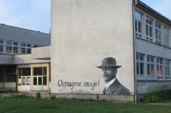 На школи у Невесињу осликан лик Алексе Шантића