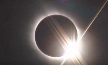 Stotine hiljada turista posmatralo spektakularno totalno pomračenje Sunca