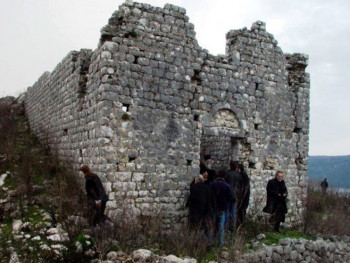 Policija zabranila liturgiju SPC u crkvi kod Ulcinja